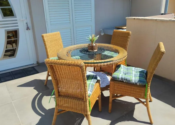 Kelly Signature Sea View Apartment